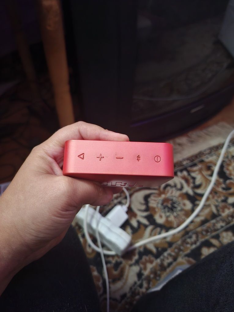 Sprzedam głośnik jbl go 2