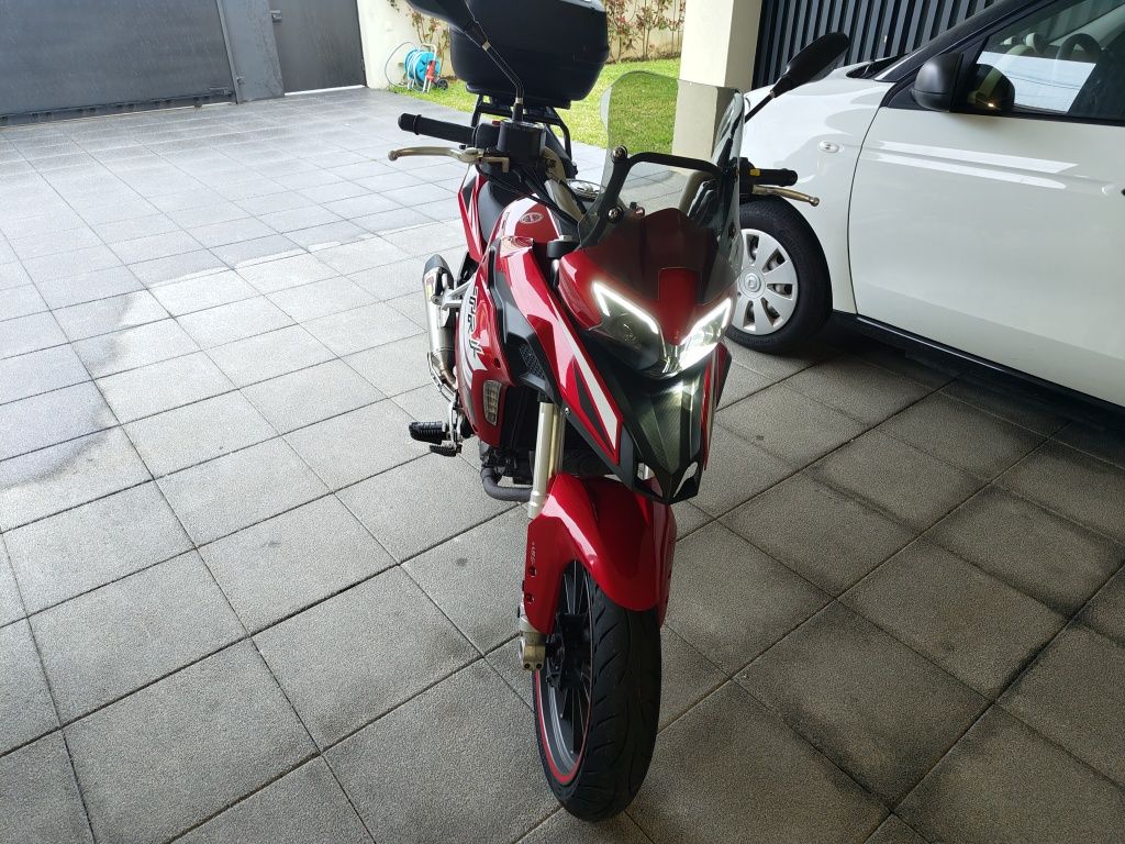 Moto Benelli trk 251