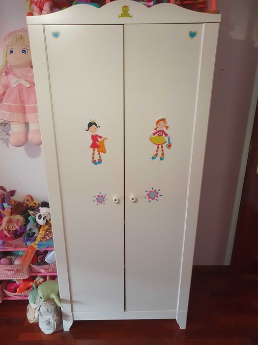 Roupeiro do IKEA para criança