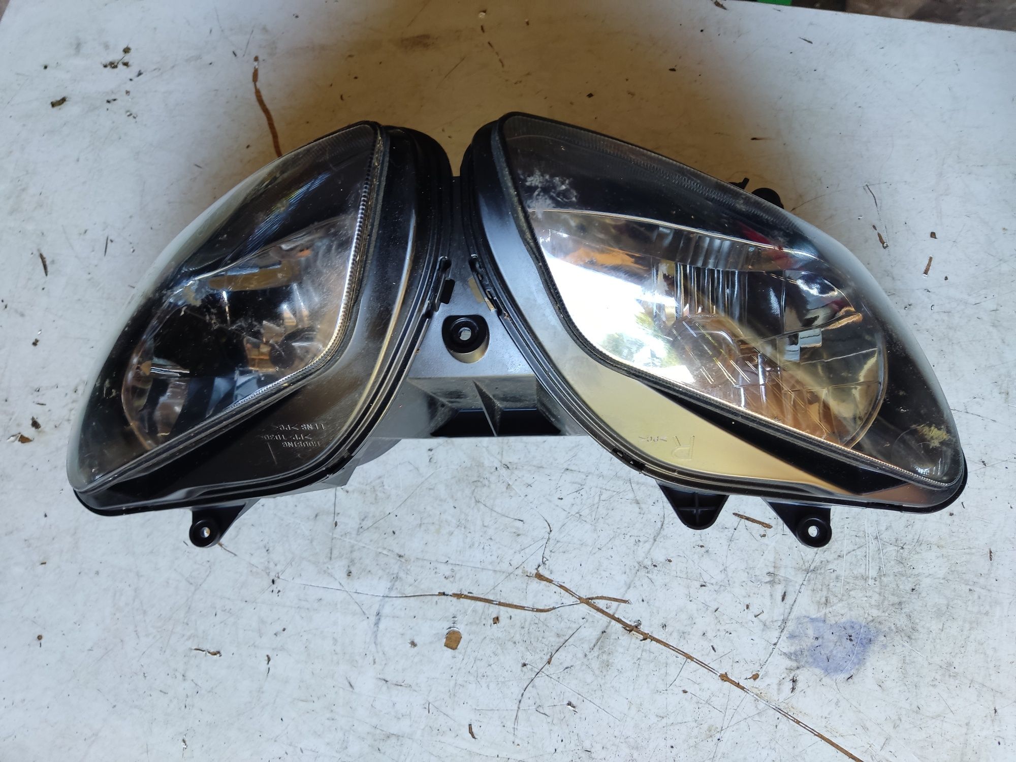 Yamaha R1 rn09 lampa reflektor