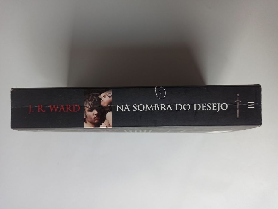 Na Sombra do Desejo, J. R. Ward