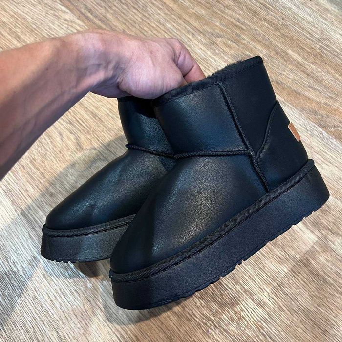 Уги жіночі чорні з блискавкою на товстій підошві