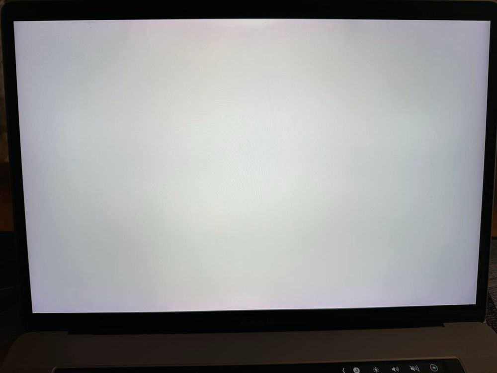Продам MacBook Pro 15”