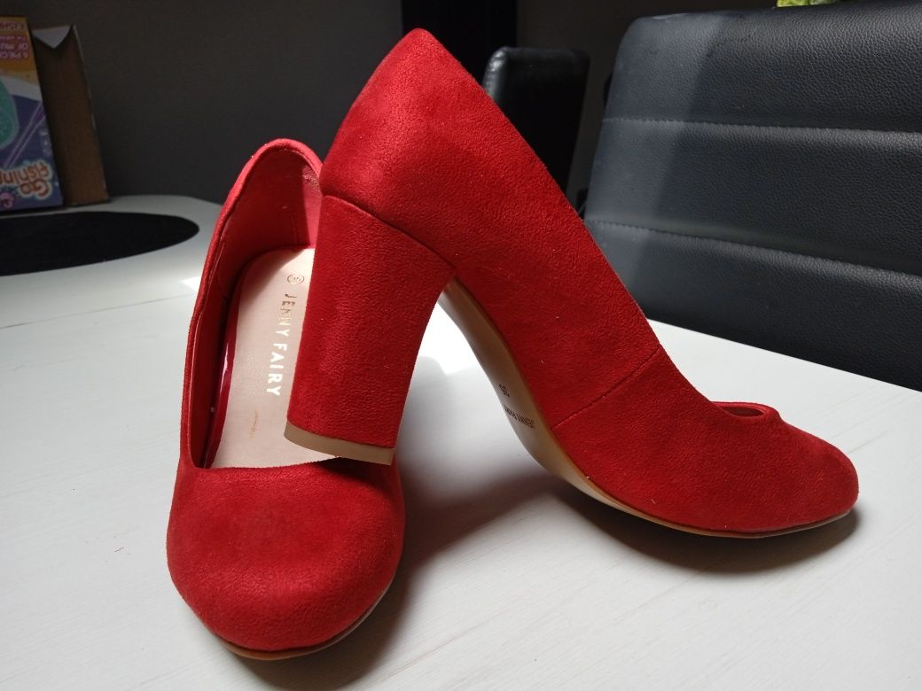 Buty czerwone rozmiar 35