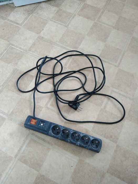 Przedłużka w dobrym stanie z włącznikiem