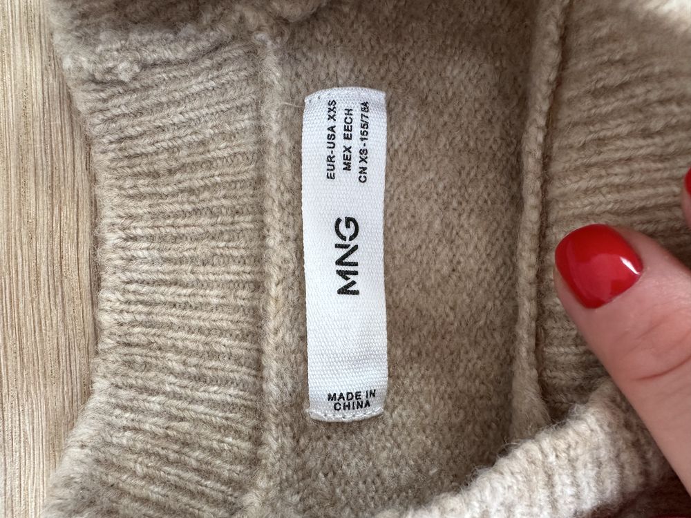 Sweter krotki na koszule Mamgo xxs