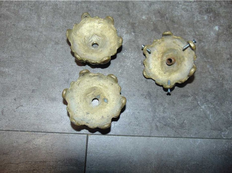 Stare mosiężne koszyki,szpon,koszyk śr.5,7 cm.cena za 1 sztukę