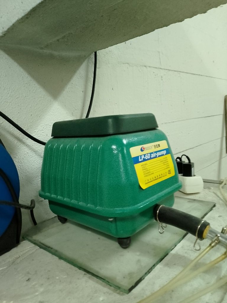 Bateria de 3 Aquários totalmente em inox + compressor Ar resun LP 60
