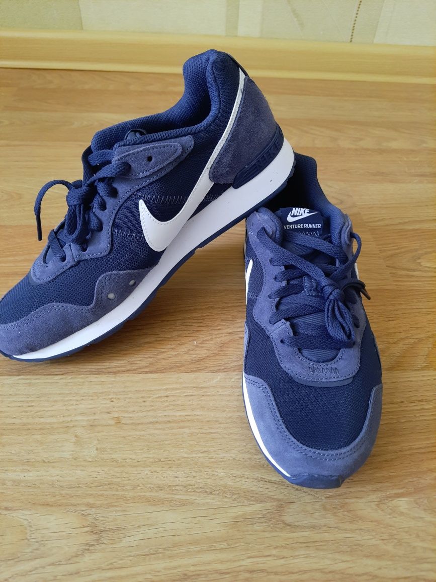 Чоловічі кросівки Nike Venture Runner CK2944-400