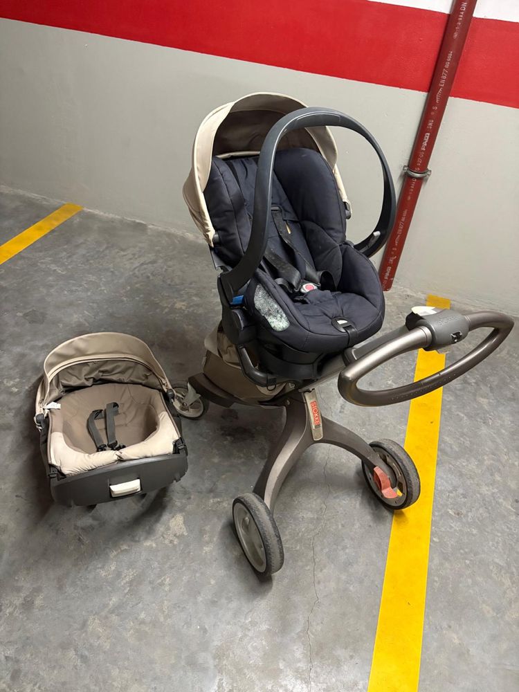 Carrinho de bébé Stokke muito completo