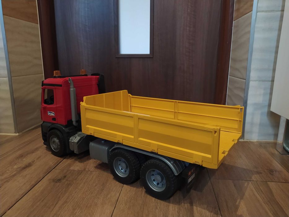 BRUDER auto Mercedes Benz Actros. Wywrotka ciężarówka