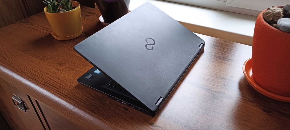 Ноутбук для роботи / Fujitsu U747 / i5-7200U / 8GB DDR4 / 256GB