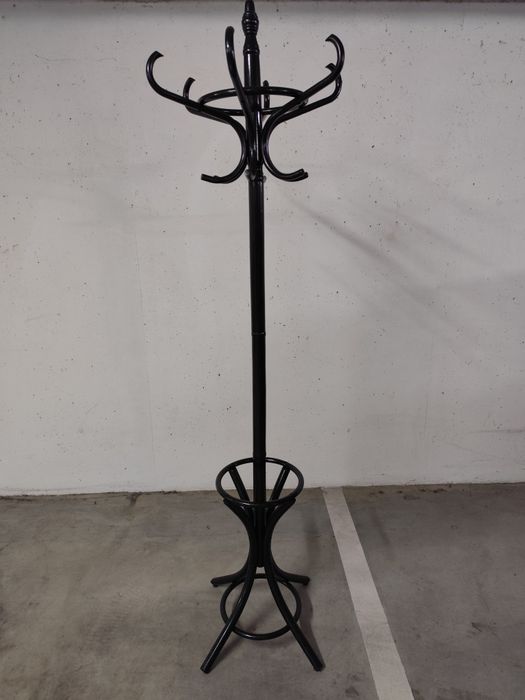 Bengaleiro/cabideiro de pé preto