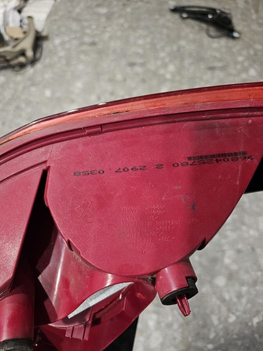 9680425780 - задній лівий ліхтар peugeot  (пежо)