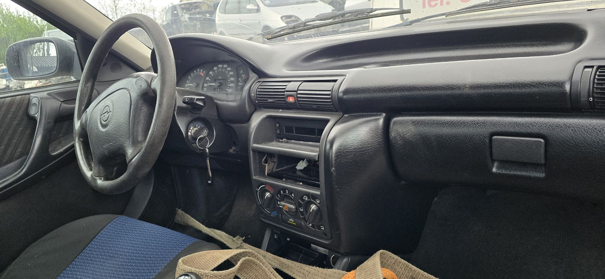 Maska zderzak drzwi lampa Opel Astra F cod 489 części
