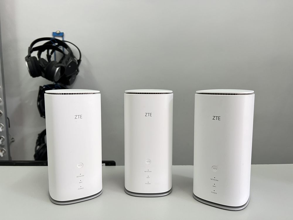 Роутер CPE Wi-Fi ZTE MC8020, 6 діапазонів, 5400 Мбіт/с