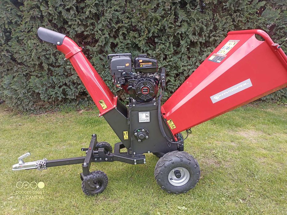 Wynajem rozdrabniacza rębaka do gałęzi .