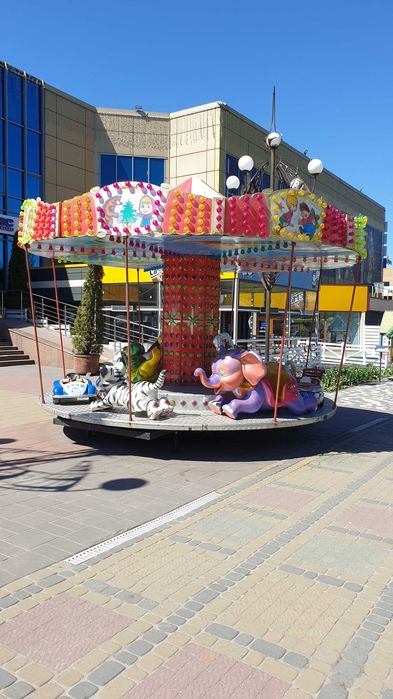 ТЕРМІНОВО!!! Продається дитячий атракціон карусель Ціну зижено!!!