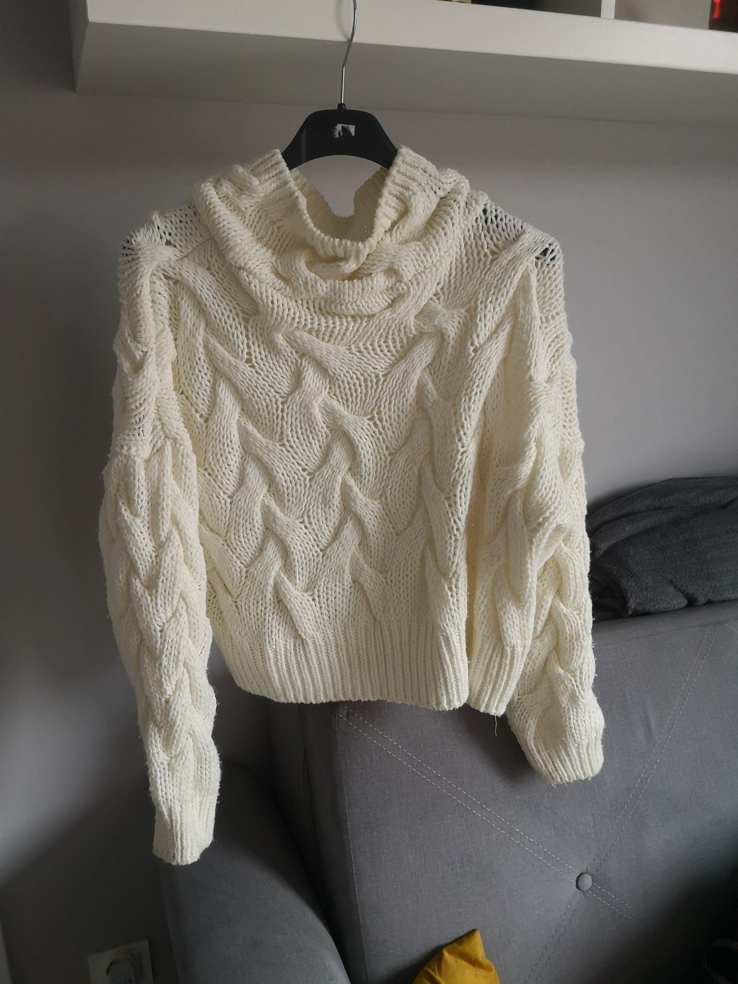 Sweterek cropped ecru