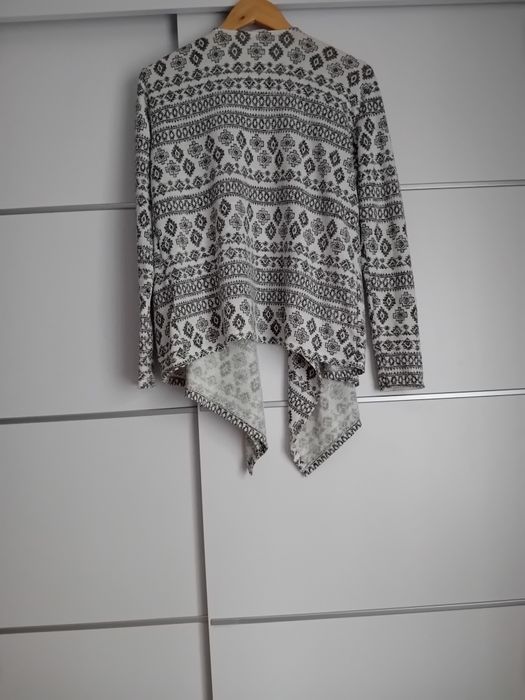 Kardigan H&M 170 narzutka asymetryczna biała we wzroki