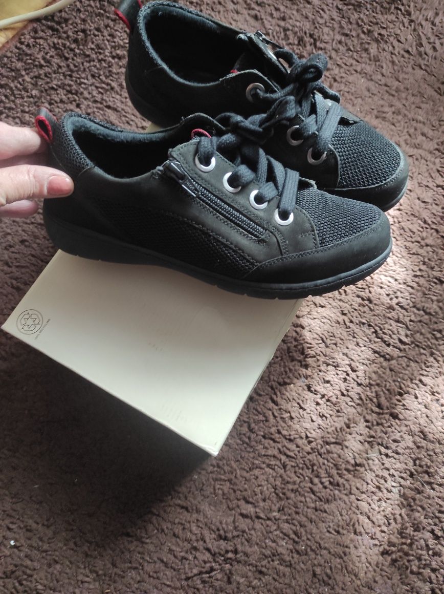 Buty adidasy Sarah Karen