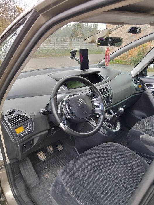 Продам гарний  7 - місний Сітроєн с4