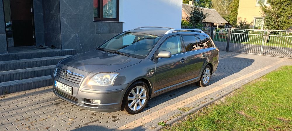 Sprzedam Toyotę Avensis