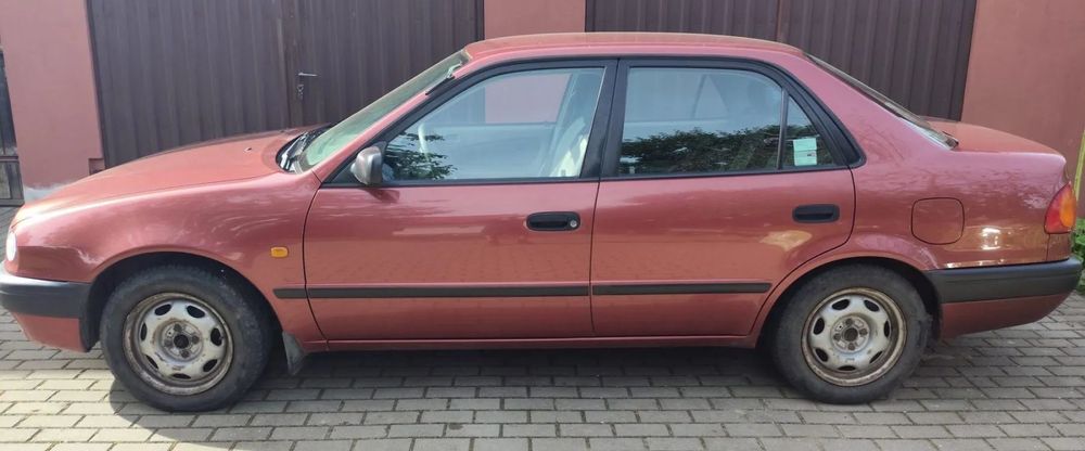 Toyota Corolla Toyota Corolla 1.4 KAT, rok produkcji 1998, garażowany, komplet kół
