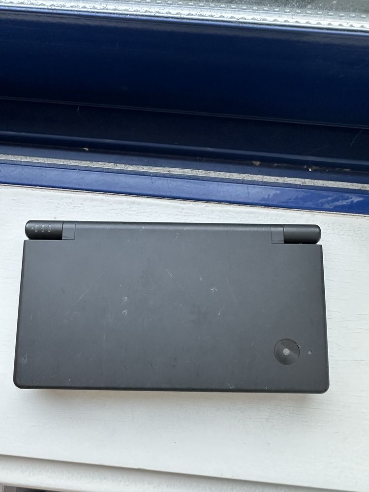 Nintendo DSi com 8 jogos incluídos
