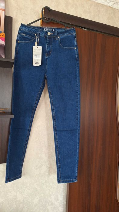 Нові джинси з біркою мом