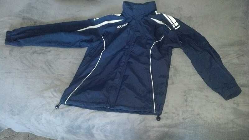 Kurtka Asics z z włoskiej kolekcji Team Line