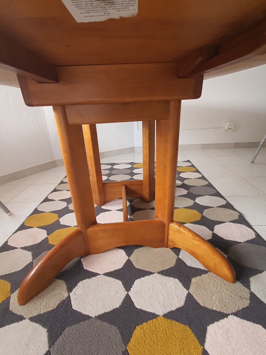Mesa extensível em bom estado