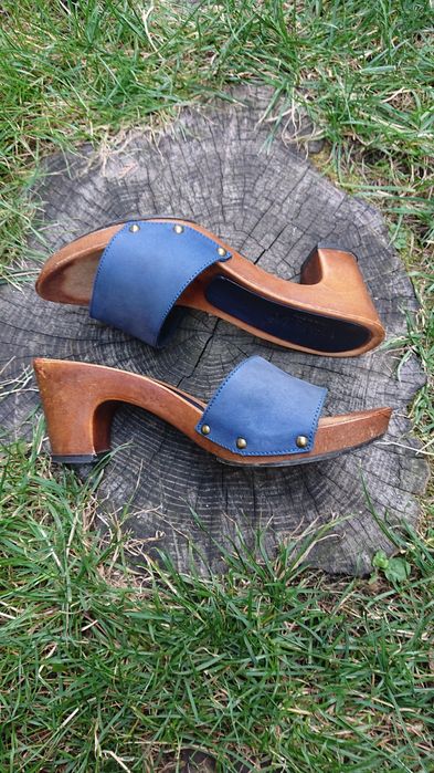 Venezia niebieskie skórzane klapki drewniaki koturny sandałki sandały.