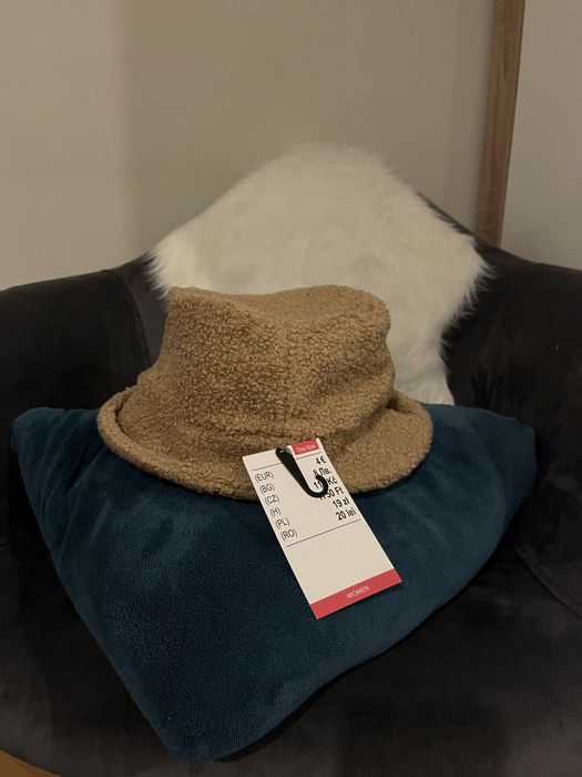 Nowy ciepły miękki beżowy kapelusz teddy idealny na jesień