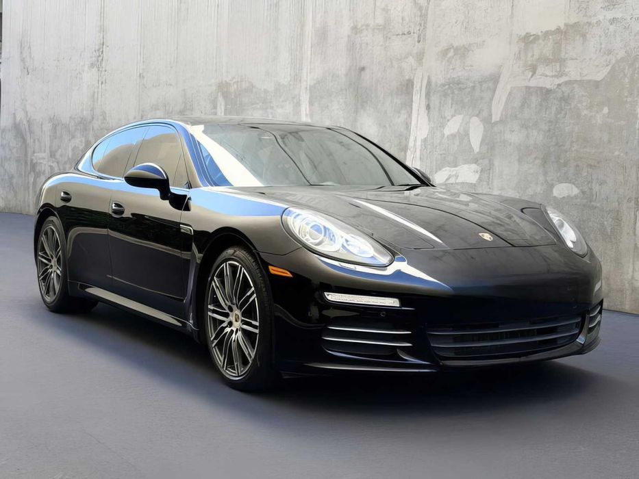 Porsche Panamera      2015