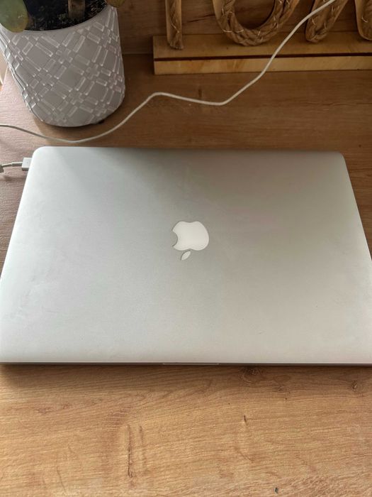 Macbook Pro 2015 | 15 cali | i7 4x2.2GHz | 16 GB | 256GB