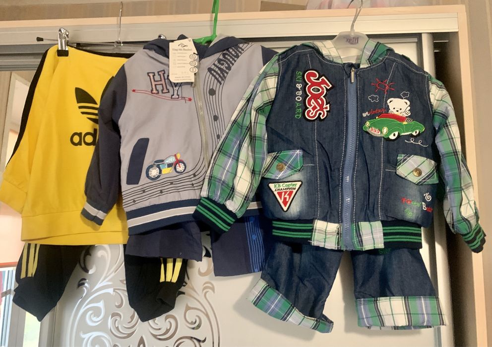 Новые костюмы на мальчика на 2-3г. Джинсовый, плащевка,трикотаж Адидас