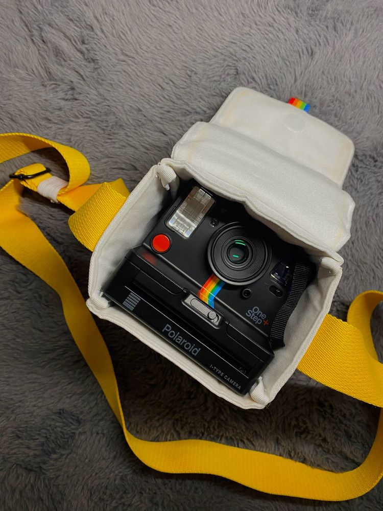 Polaroid OneStep+ wraz z pokrowcem i wkładami