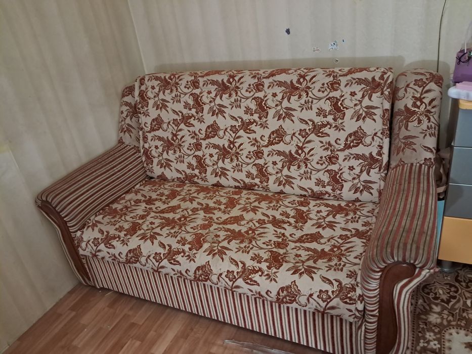 Диван  самовивіз з с.Білогородка