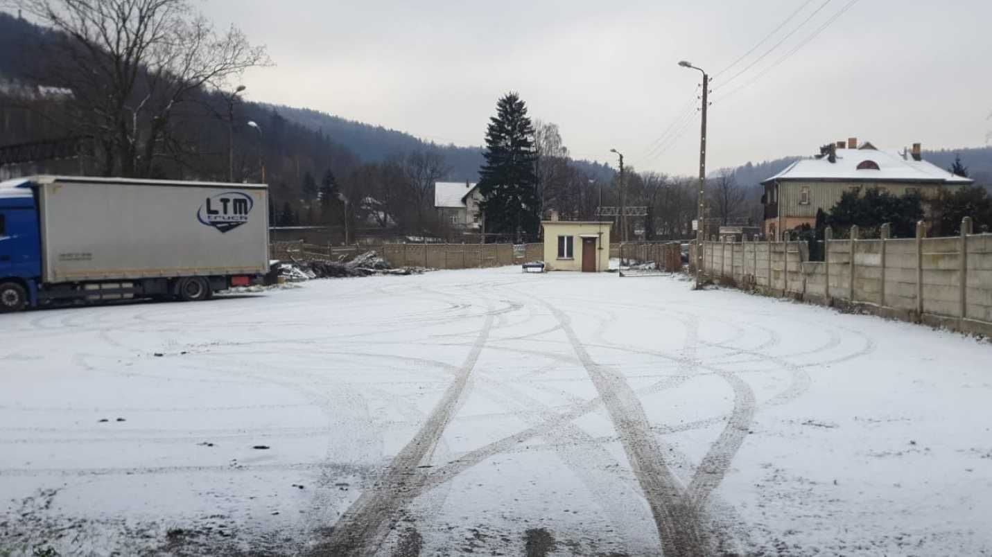 Wynajmę plac dla TIR-a, samochodu ciężarowego, maszyn. Parking