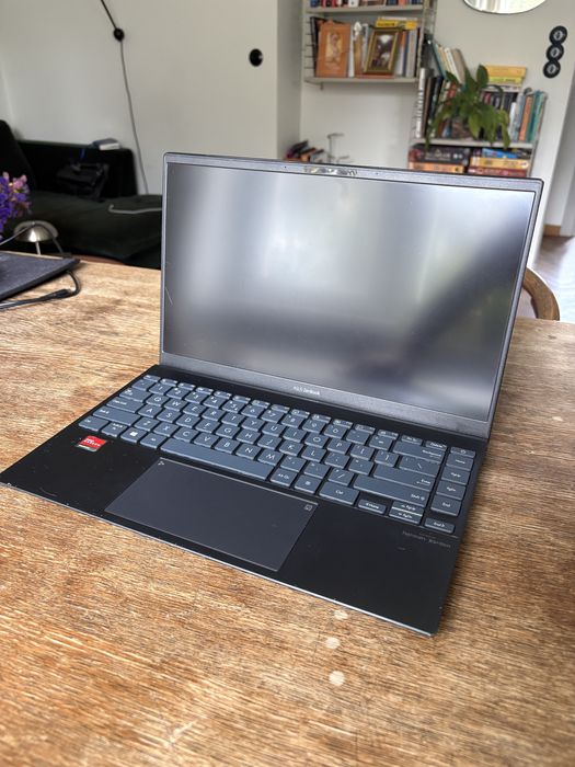 Laptop Asus Zenbook UM425I