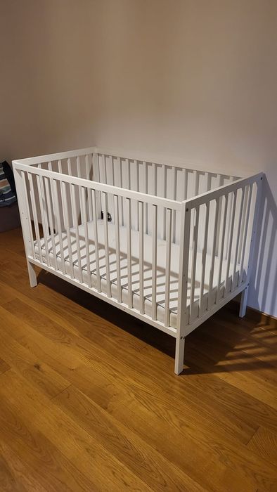 Łóżeczko białe drewniane nowe