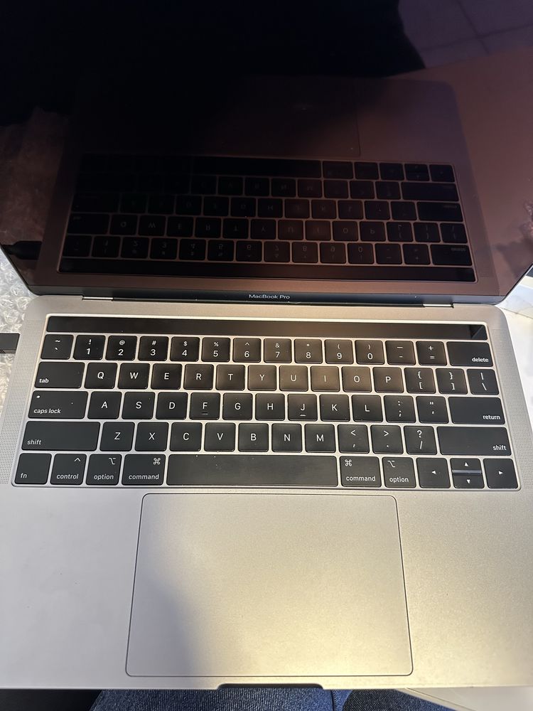 Запчастини/дисплей донор icloud MacBook Pro 13” 2019
