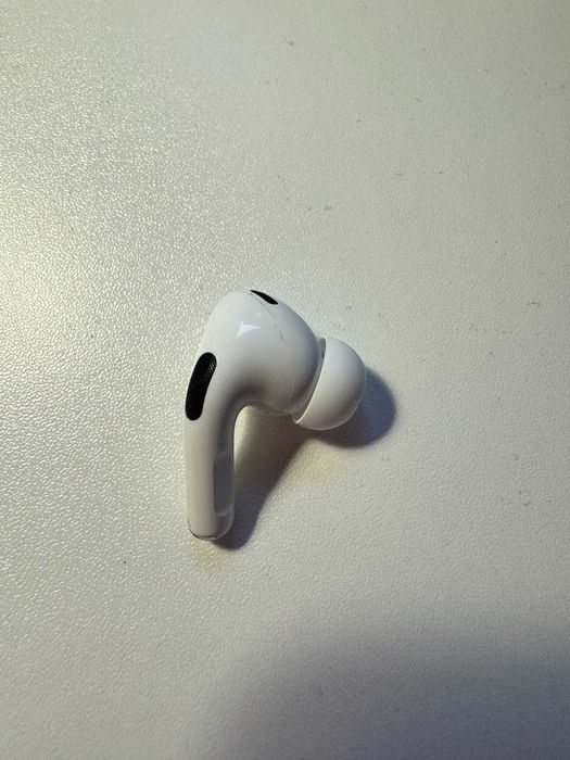 Оригінали в магазині Airpods Pro 2 правий А3047, лівий А2699 та кейс