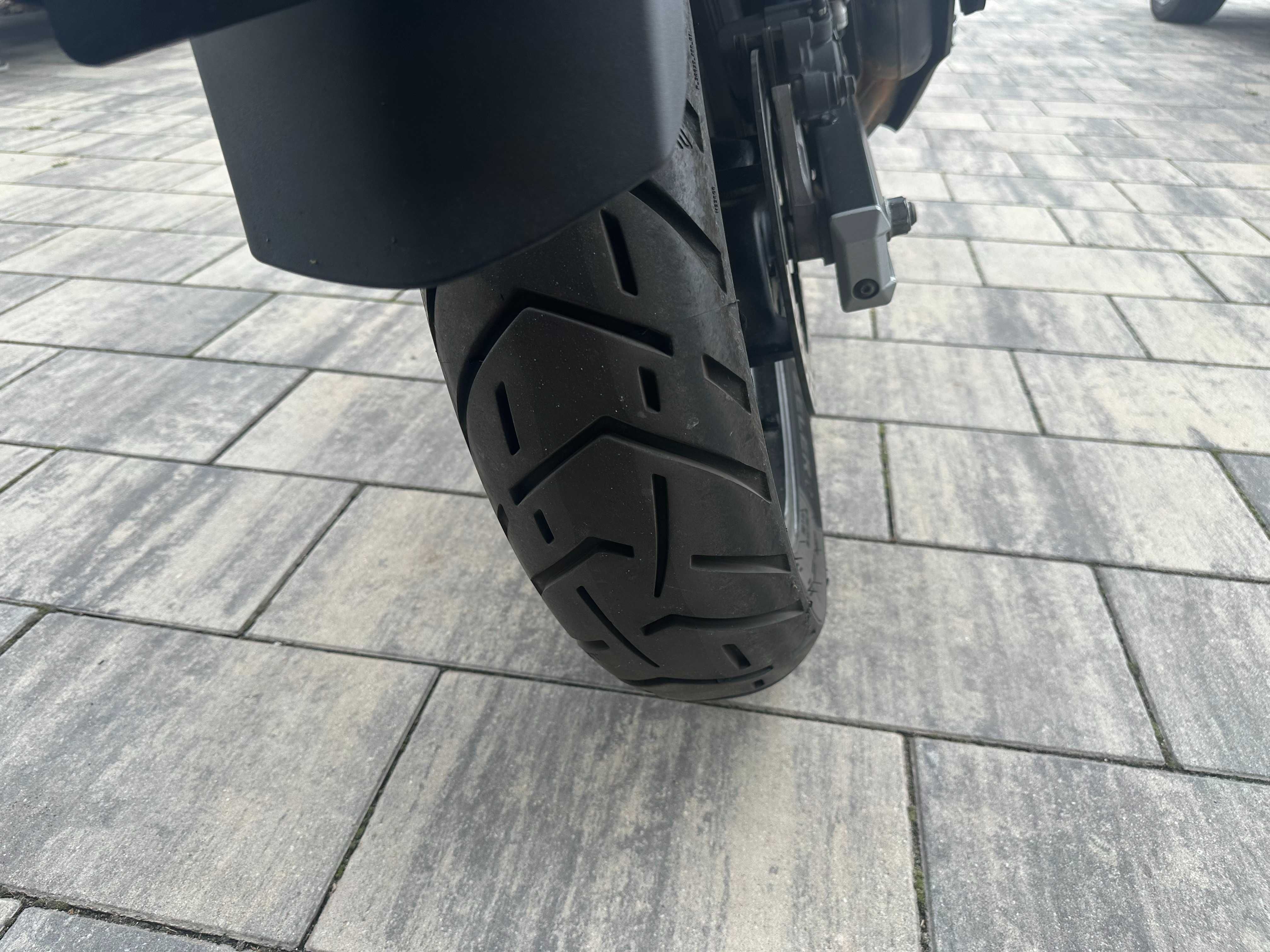 Suzuki DL 650 V-STROM 2010, czarny, niski przebieg