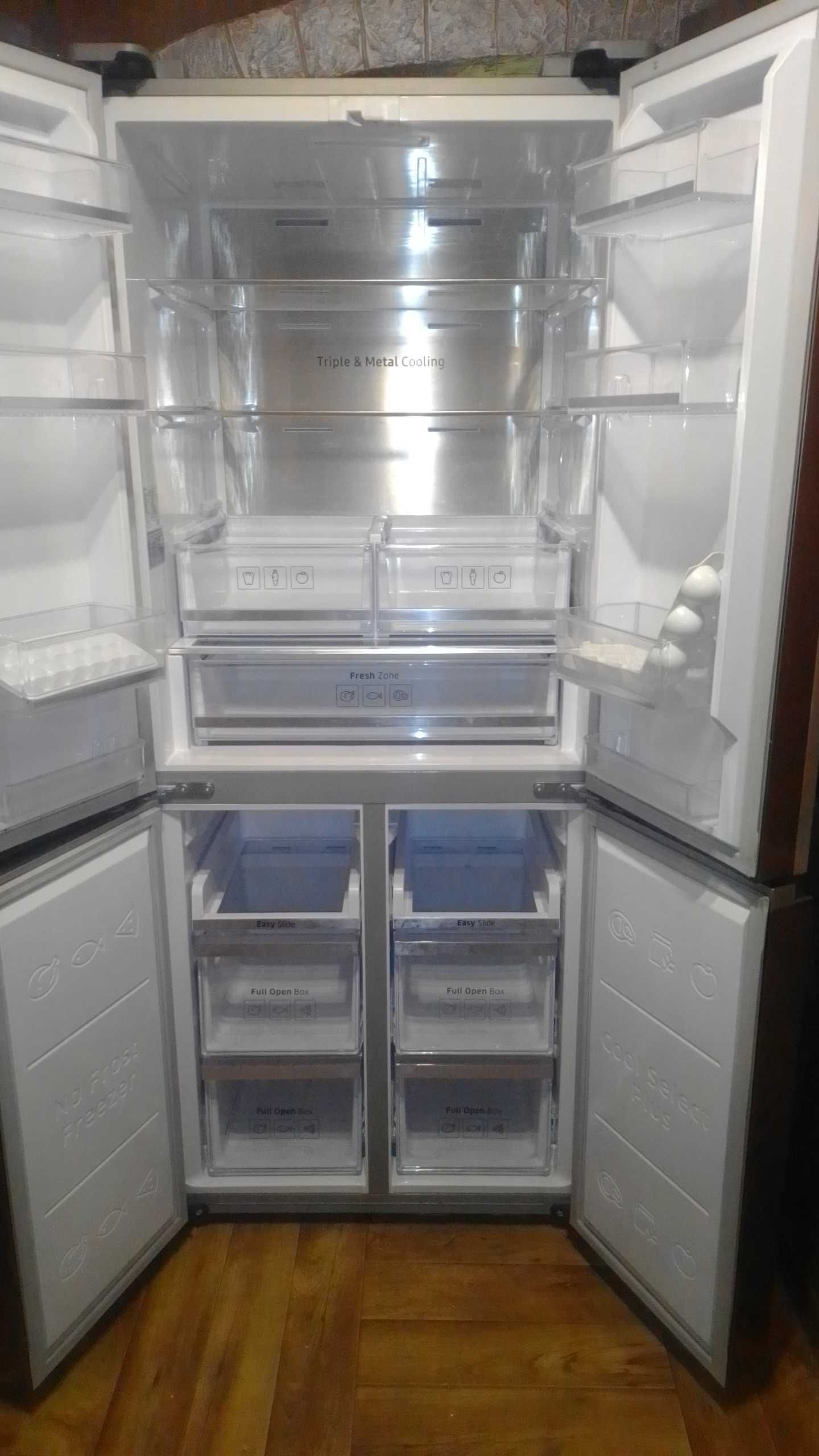 Четырёх дверный  холодильник  SAMSUNG RF50K5960DP.