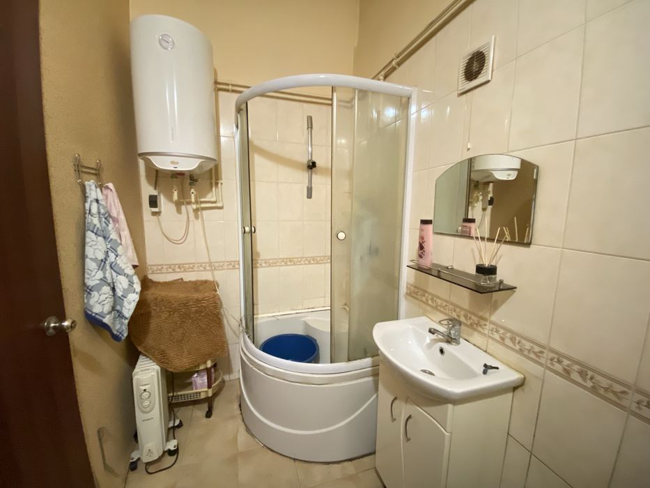 Продам 2к квартиру на Малій Морській