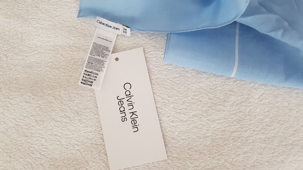 Платок фирмы Calvin Klein 130×130см,оригинал.