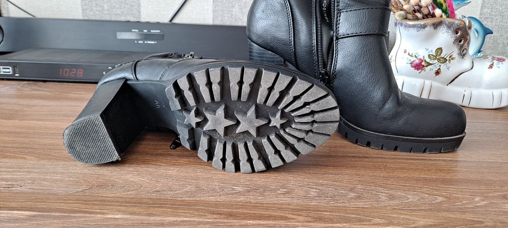 Botki  czarne roz. 38