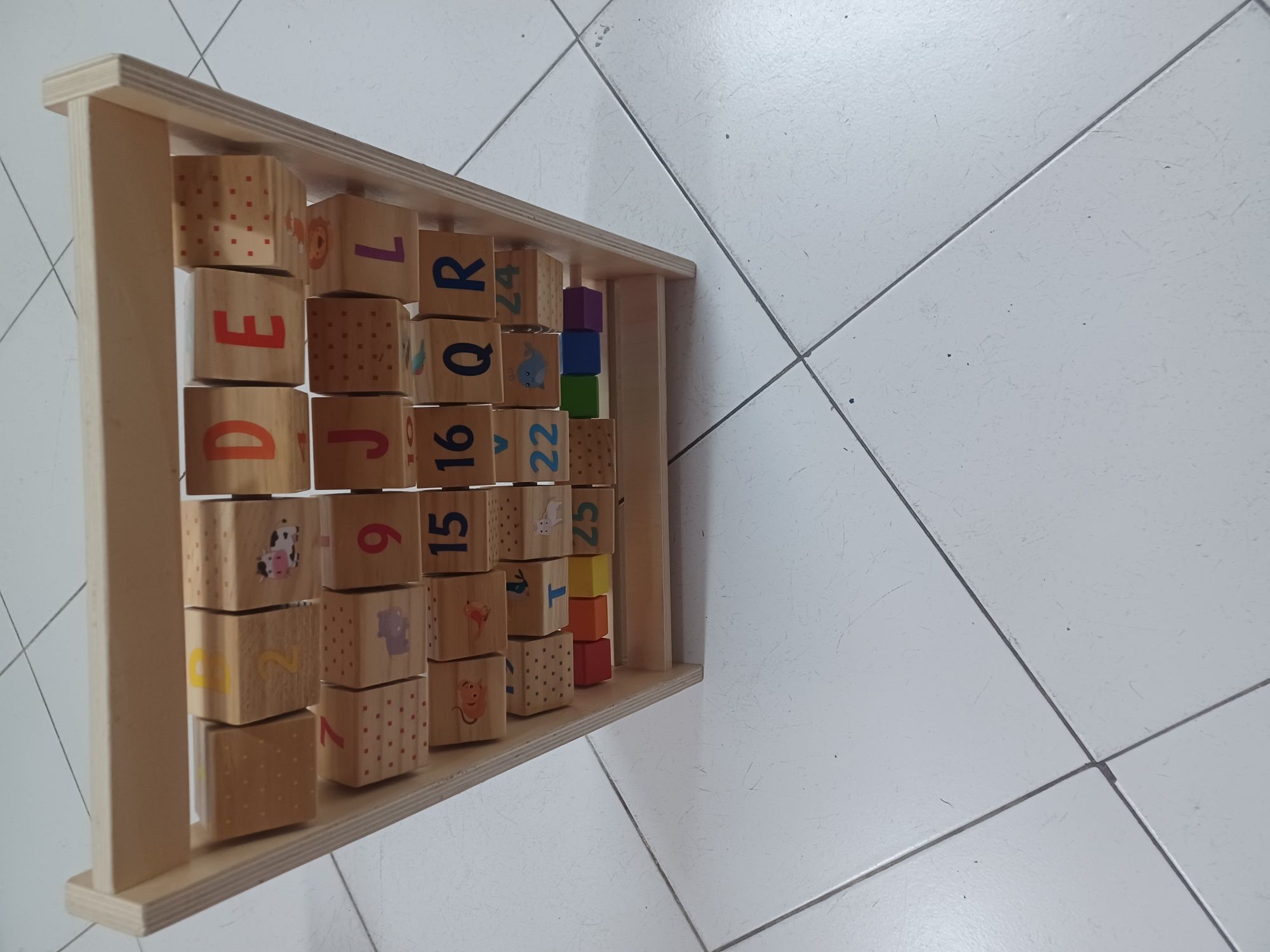Brinquedo didáctico números e letras